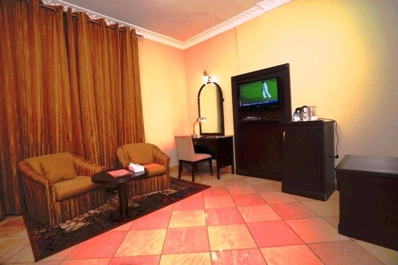 Standard Twin Room image 2