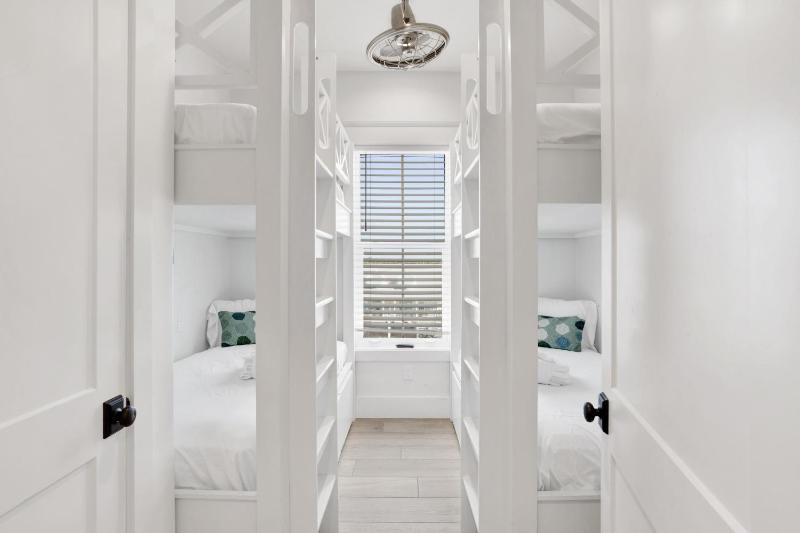 Seaside East 12 Bdrm 115 Bath Private Pools Sleeps 36 - image 26