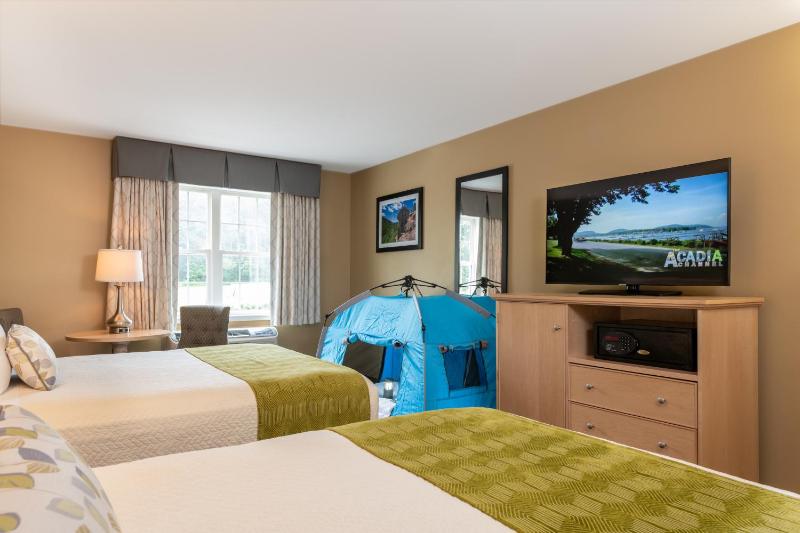 Deluxe Queen Room with Two Queen Beds image 2
