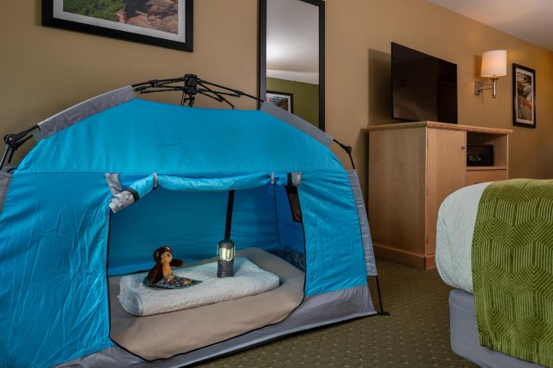 Deluxe Queen Room with Two Queen Beds image 4