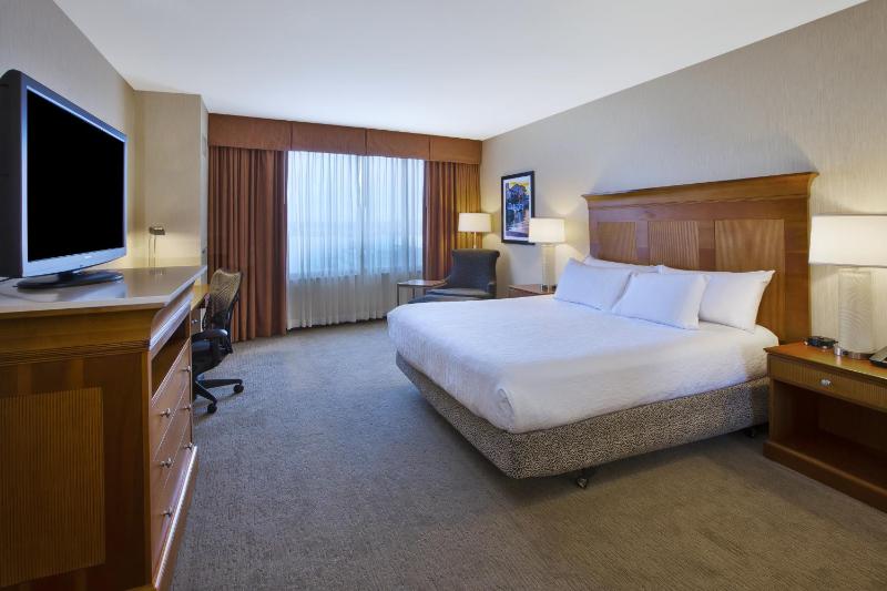 King Room with Water View image 2