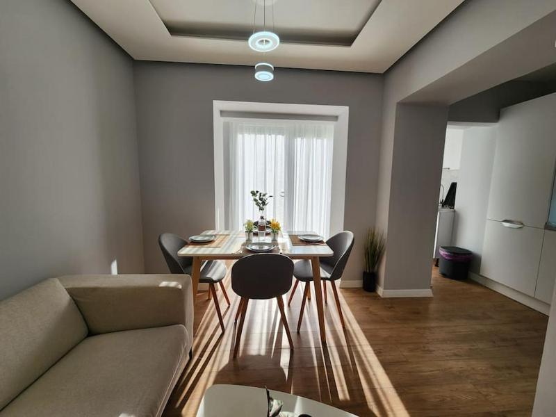 Cozy Midtown Apartment in Tirana - image 3
