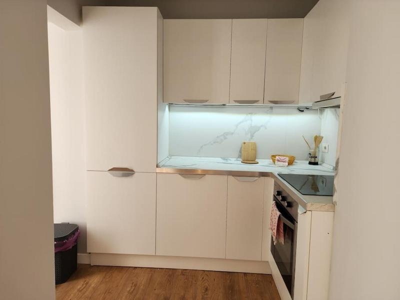 Cozy Midtown Apartment in Tirana - image 5
