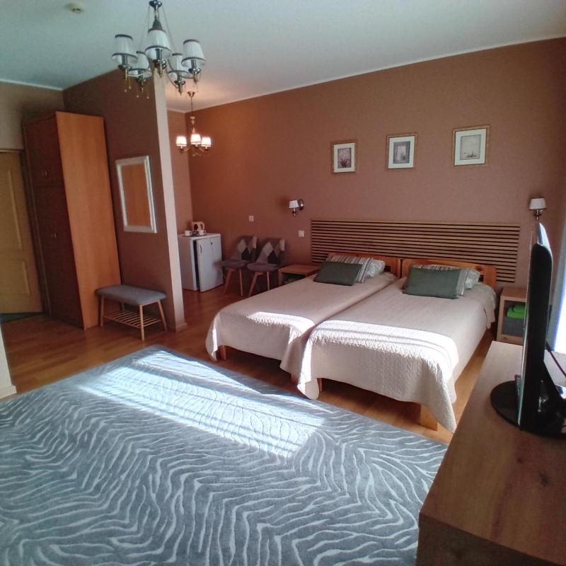 Twin Room image 1