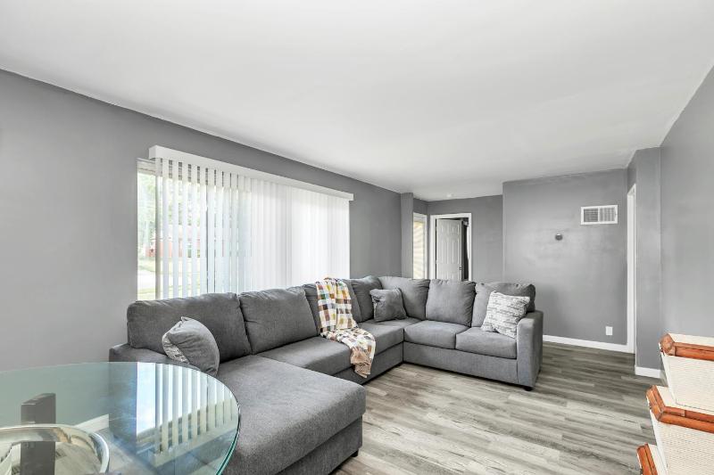 Three-Bedroom House image 2