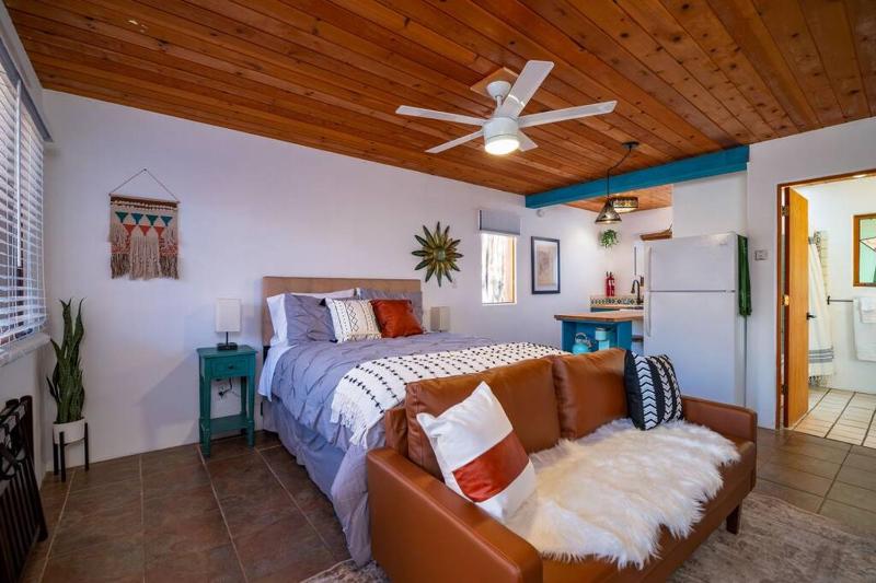Casita Gomez- Patio, Studio, Railyard District Images