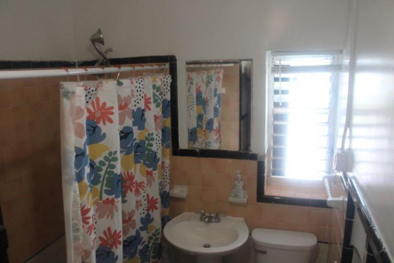 Standard Queen Room image 3