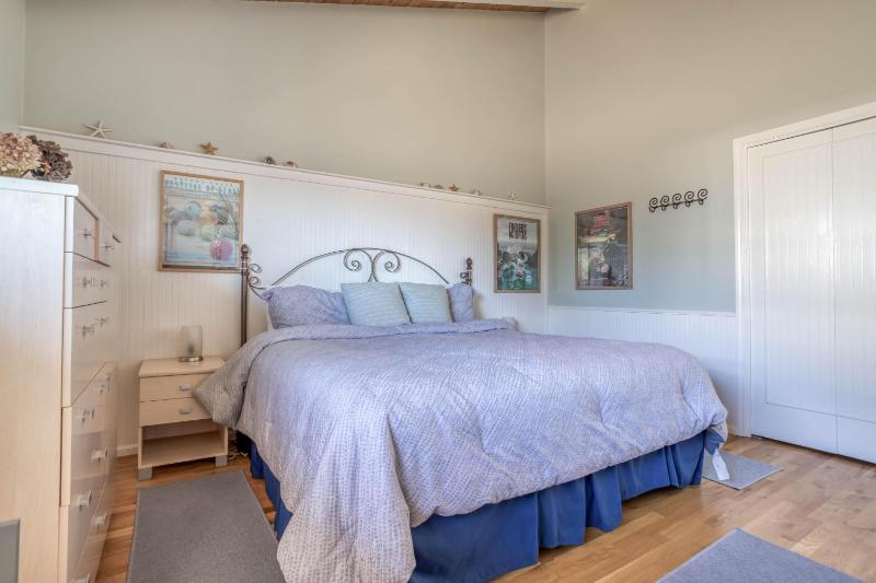 Captains Quarters - image 39