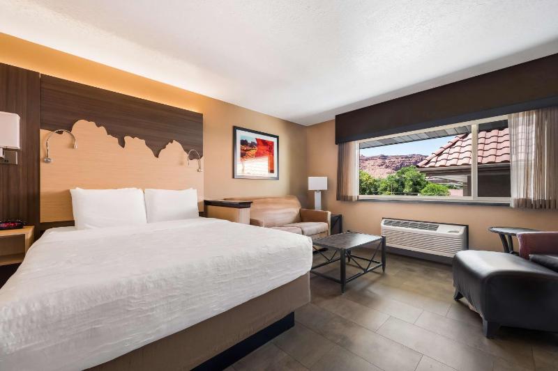 Superior Suite image 4