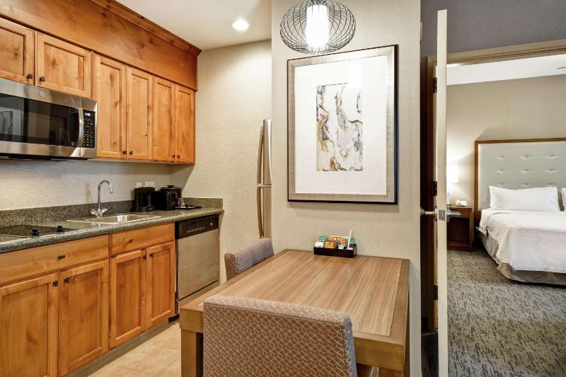 One-Bedroom King Suite - Non-Smoking image 3