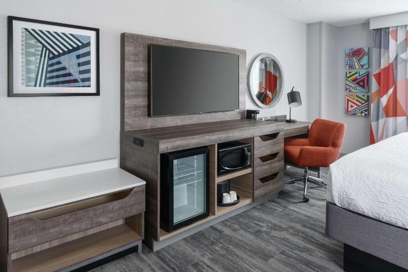 Hampton Inn & Suites Tampa/Ybor City/Downtown - image 4