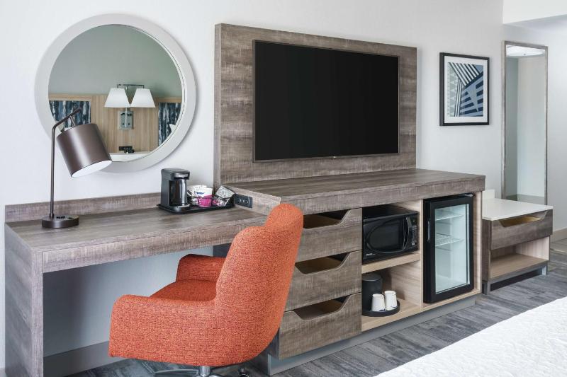 Hampton Inn & Suites Tampa/Ybor City/Downtown - image 20
