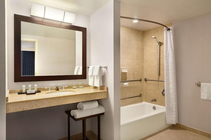 King Room - Mobility Access/Non-Smoking image 2
