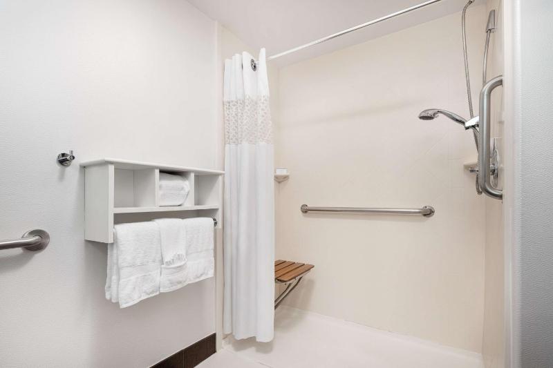 King Room - Mobility Access/Non-Smoking image 3