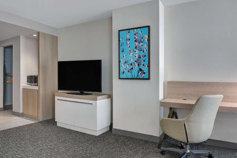 Hilton Garden Inn Jacksonville JTB/Deerwood Park - image 12