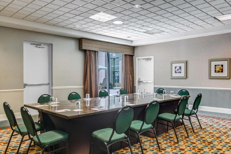 Hilton Garden Inn Jacksonville JTB/Deerwood Park - image 5