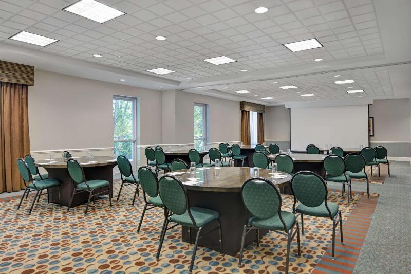 Hilton Garden Inn Jacksonville JTB/Deerwood Park - image 16