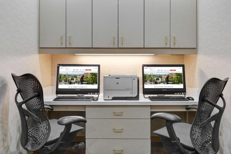 Hilton Garden Inn Jacksonville JTB/Deerwood Park - image 46