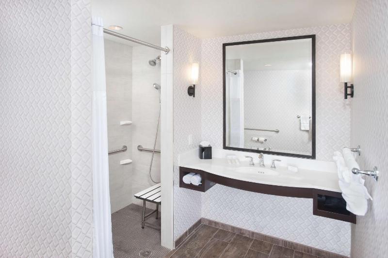 King Room with Roll-In Shower - Mobility/Hearing Accessible image 2