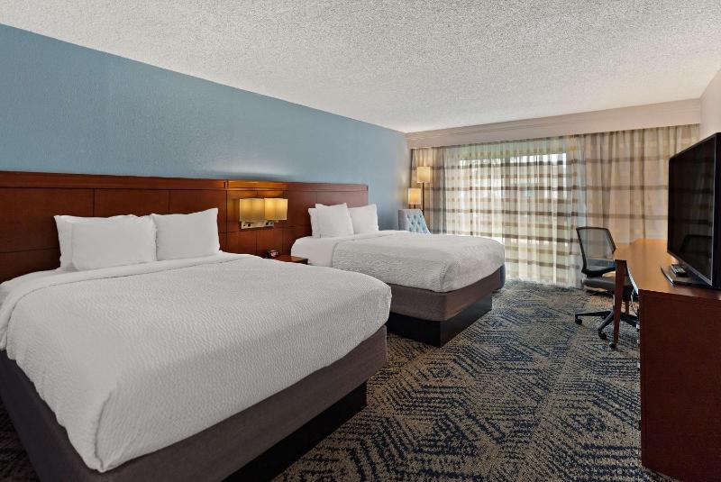Queen Room with Two Queen Beds - Non-Smoking image 1
