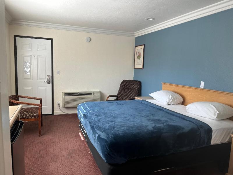 King Room image 3