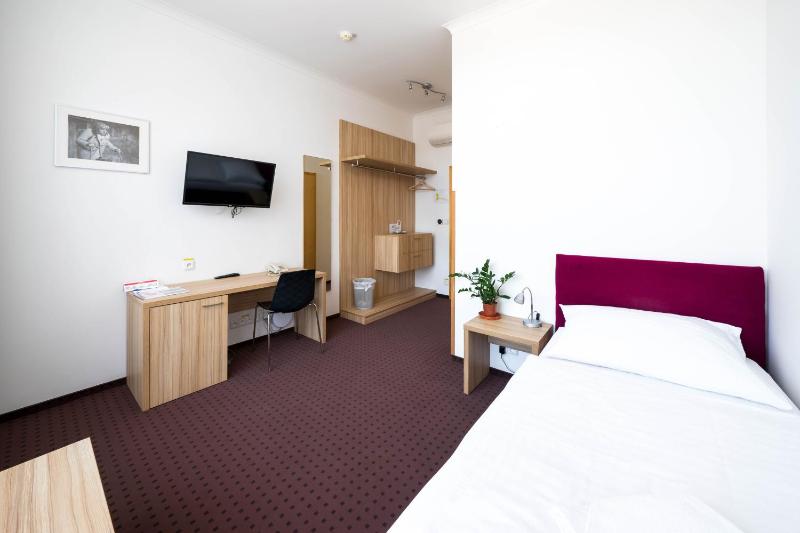 Single Room image 1