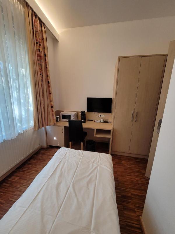 Economy Single Room image 4