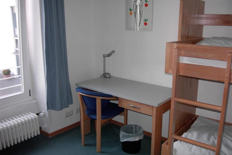 Twin Room with Bathroom image 3
