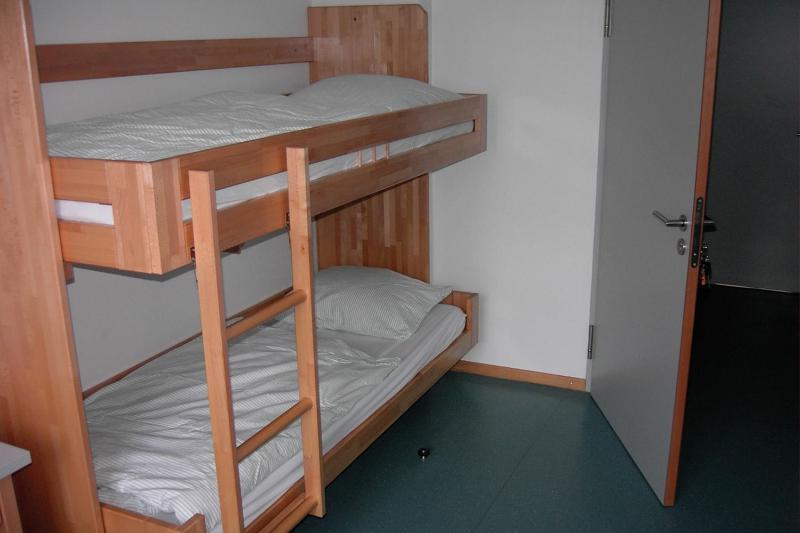 Twin Room with Bathroom image 4