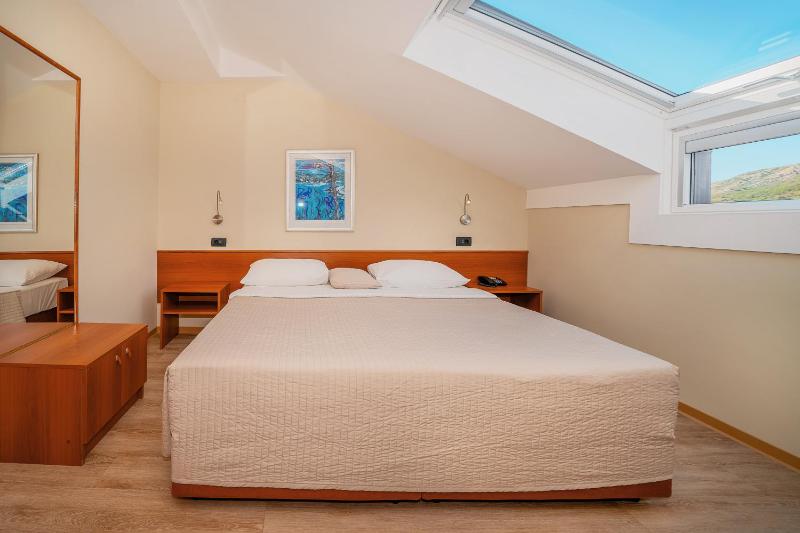 Small Double or Twin Room - Attic image 3