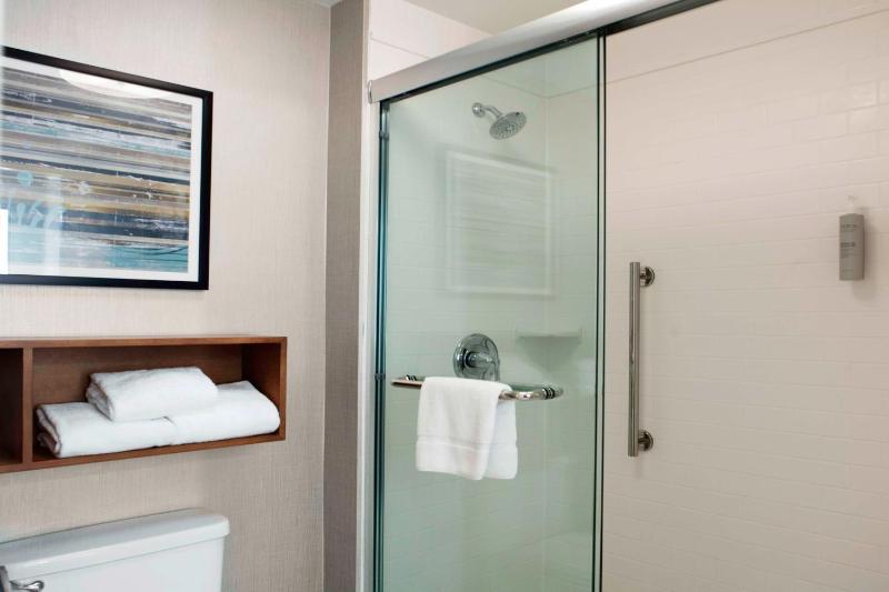 Two Bedroom Suite with One King and Two Queen Beds - Non-Smoking image 2