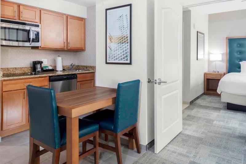 One-Bedroom King Suite - Non-Smoking image 4
