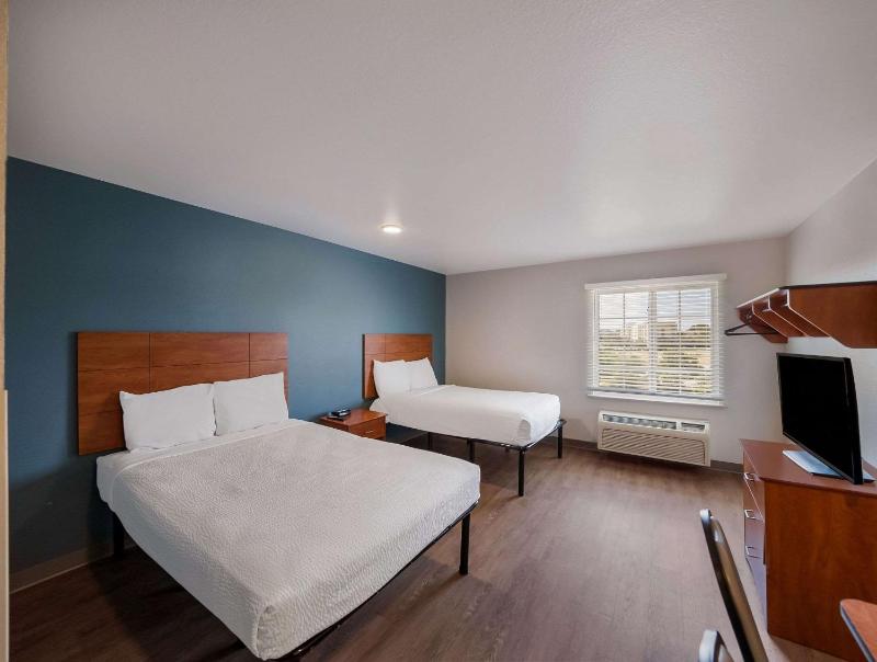 Standard Double Room with Two Double Beds and Sofa Bed - Non-Smoking image 4