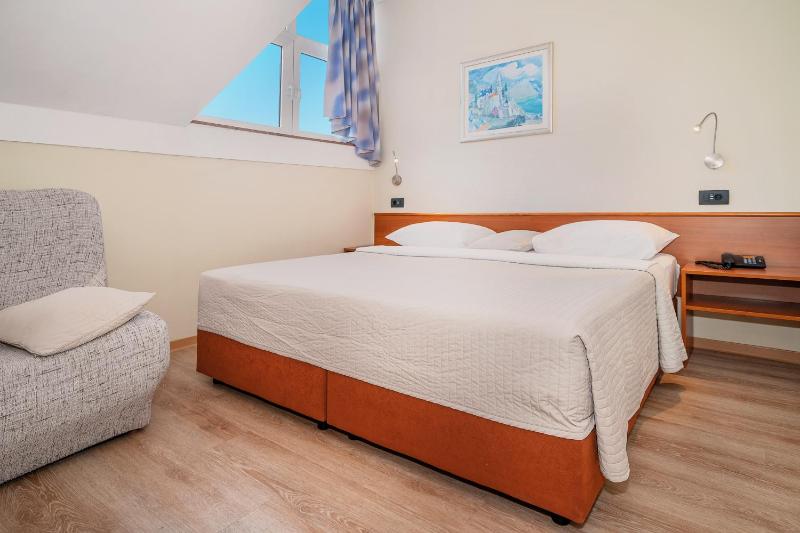 Double or Twin Room with Mountain View - Attic image 1