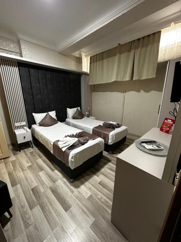 Economy Double Room image 3