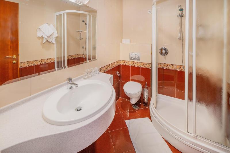 Junior Suite with Mountain View image 2