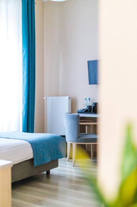Single Room image 3