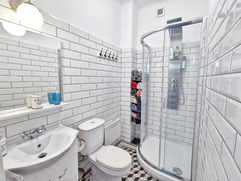 Rumbach Terrace Apartment - image 6