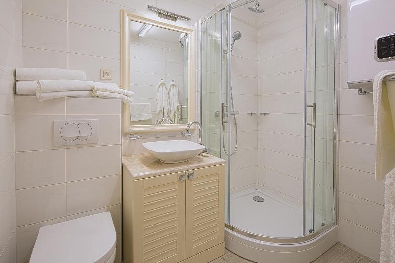Deluxe Suite with Sea View image 4