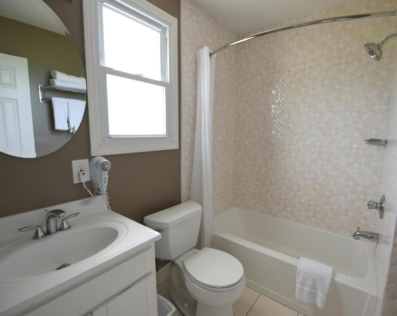 Queen Room with Balcony image 3