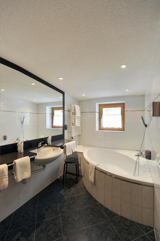 Suite with Matterhorn View image 3