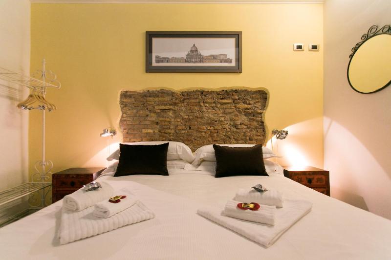 Double or Twin Room image 3