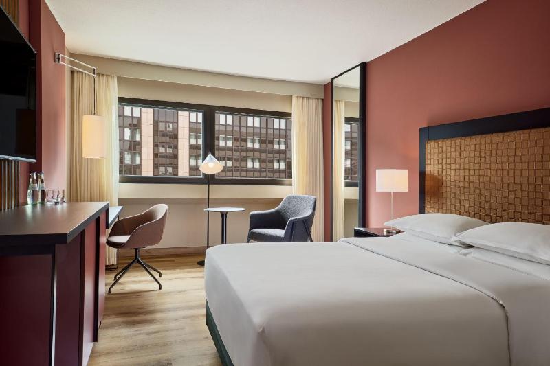 Premium Room, Guest room, 1 King or 1 Queen               image 1