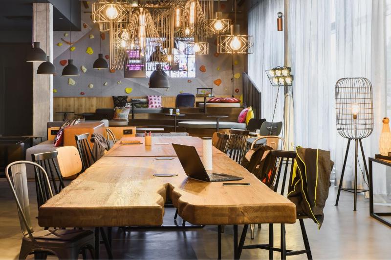 Moxy Dresden Neustadt - image 9