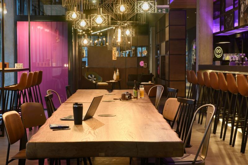 Moxy Dresden Neustadt - image 13