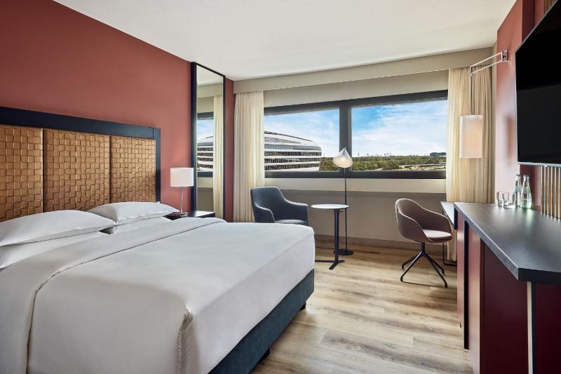 Premium Room, Guest room, 1 King or 1 Queen               image 3