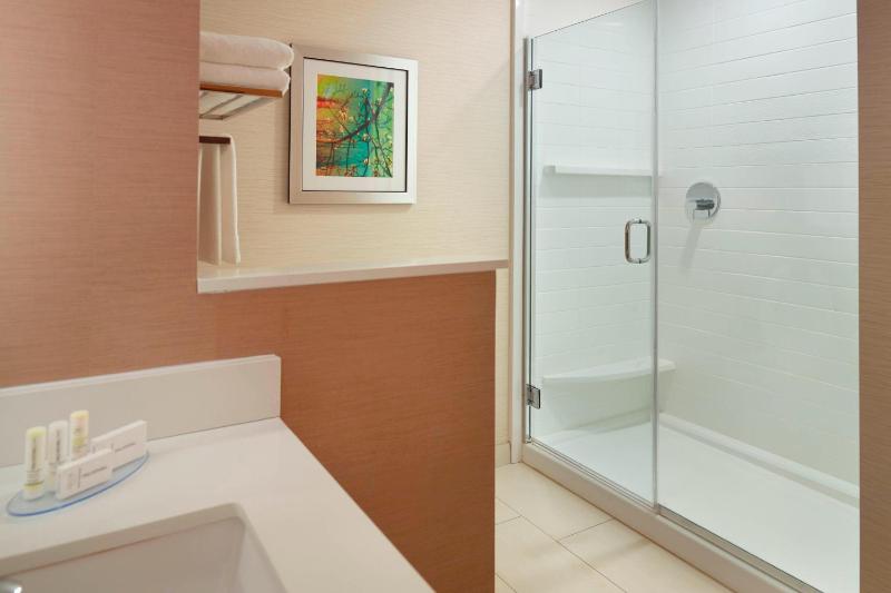 King Guest Room image 3