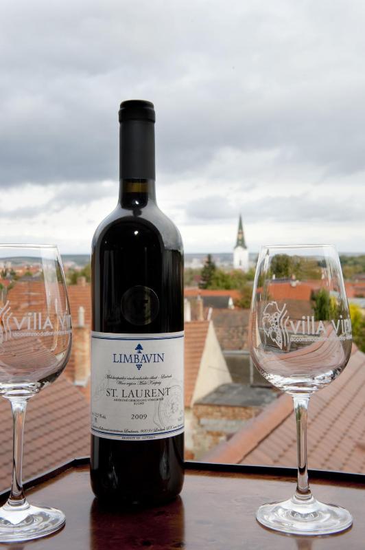 King Suite with Balcony image 2
