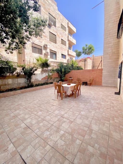 Great location apartment - image 7