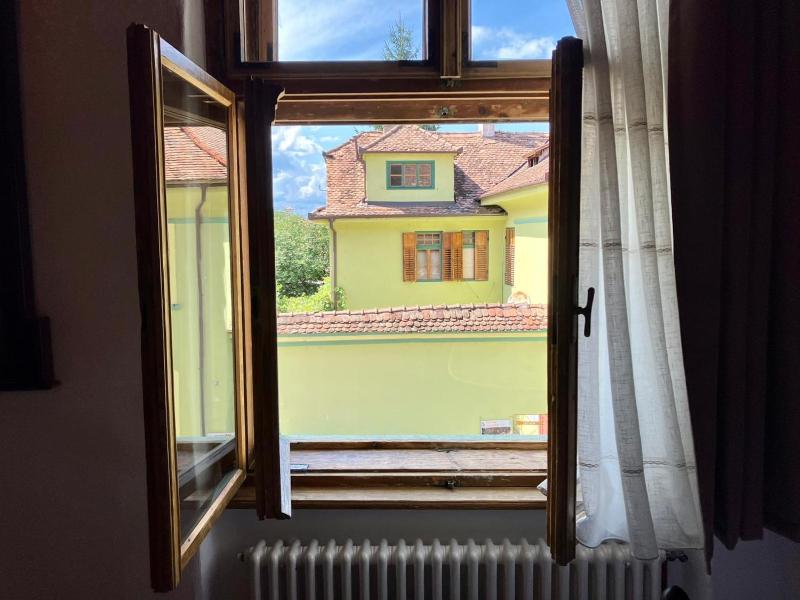 Deluxe Apartment image 2